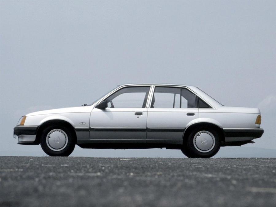  Opel Rekord 1982 года  (фото 16 из 21)